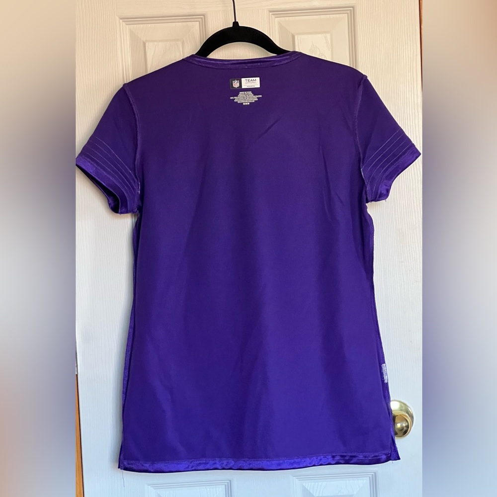 Team Apparel NFL Women’s Purple Minnesota Vikings V-Neck Shirt Sz M EUC - Picture 7 of 11